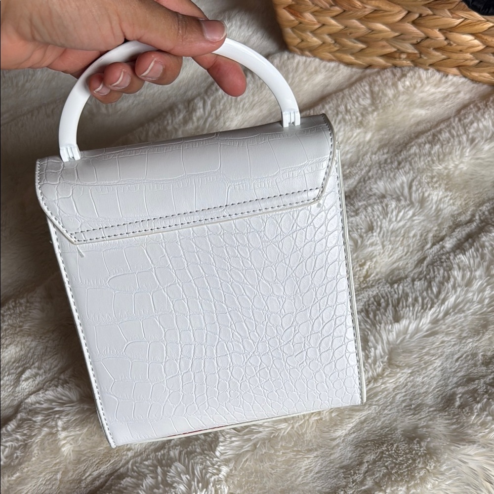 GUESS small handbag with solid handle - Picture 3 of 4